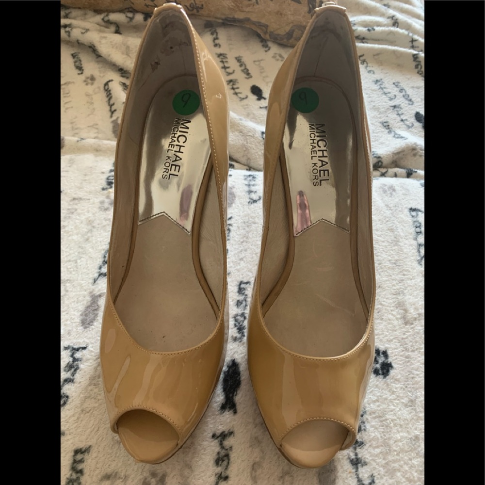 Michael Kors beige high heel open toe shoe size 9